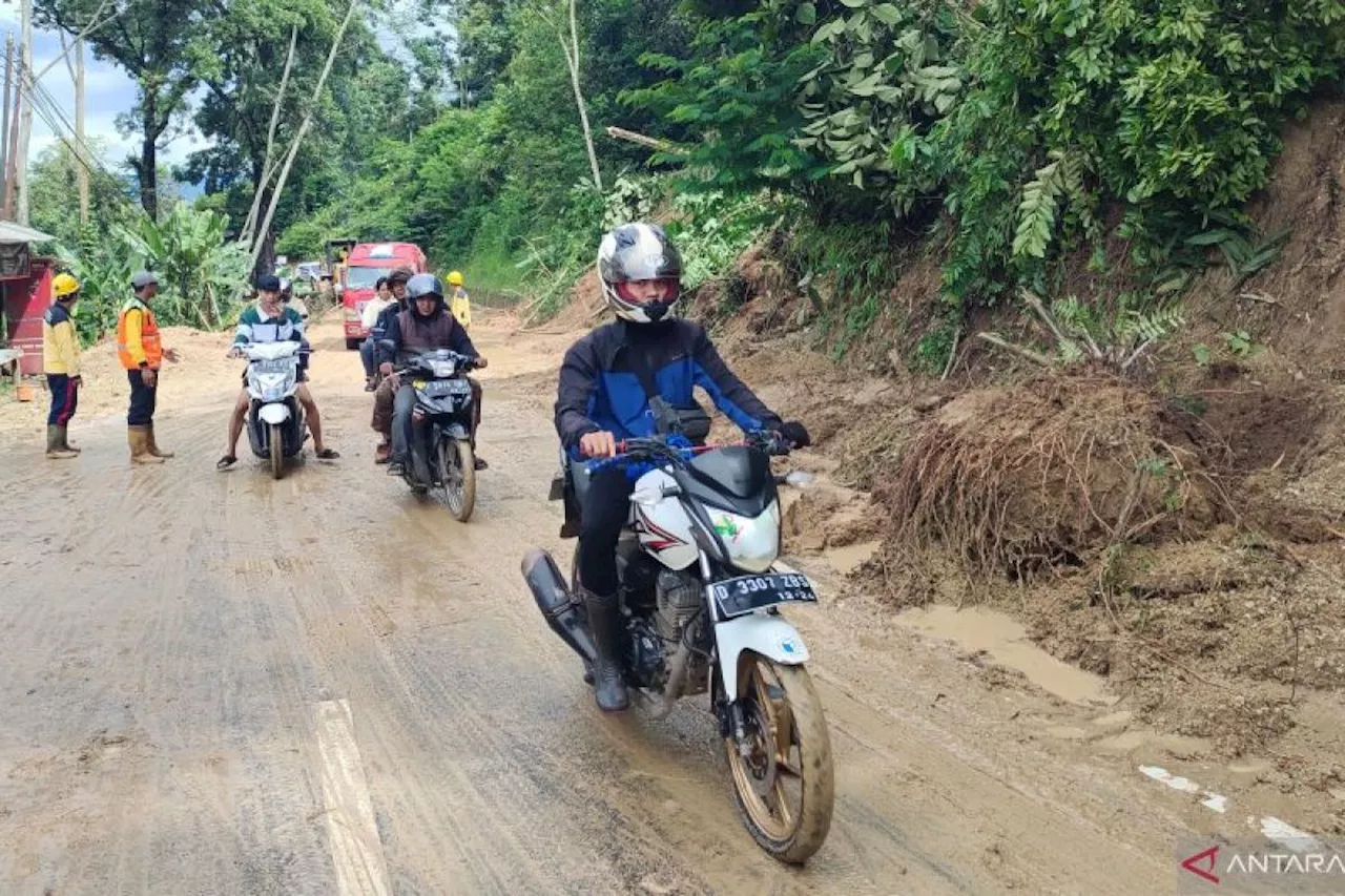 Jalan utama Cianjur selatan sudah bisa dilalui, truk dilarang melintas