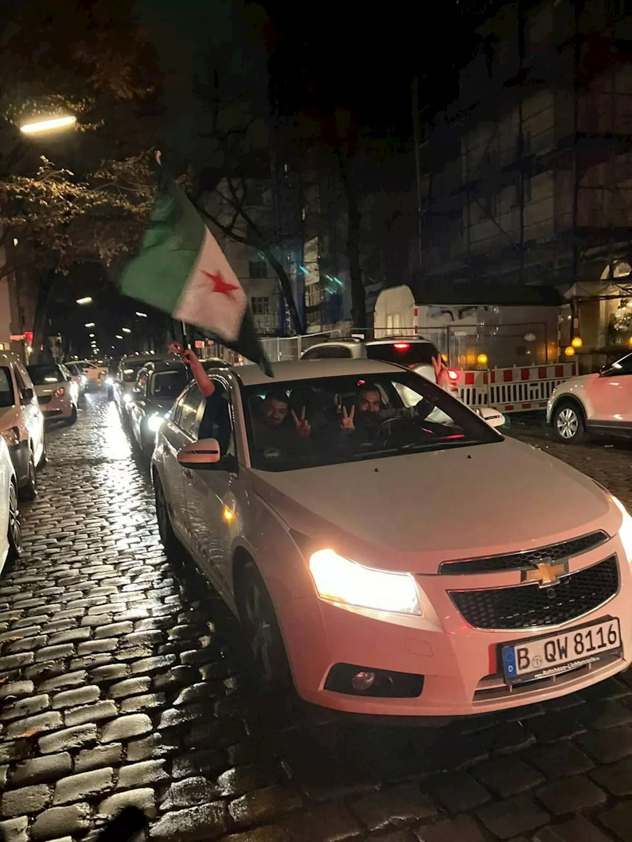 Berlin-Neukölln: Syrer feiern ein Freudenfest auf der Sonnenallee – „Die Revolution hat gesiegt“