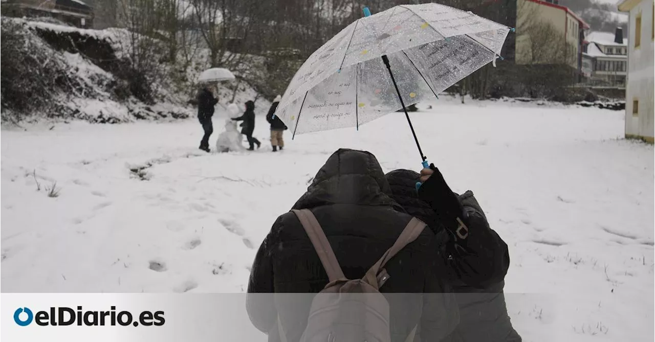 AEMET activa el aviso rojo en cinco comunidades por nieve, viento y mala mar