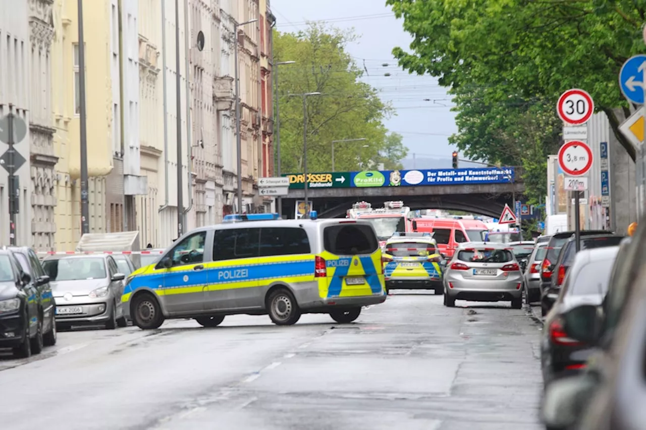 Polizistin an Kölner Stadtgrenze mit Beil schwer verletzt