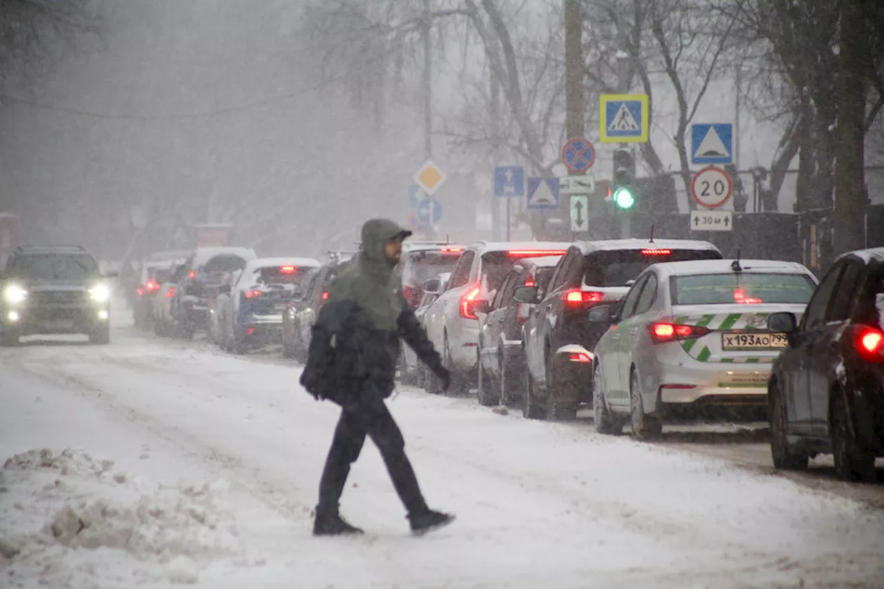 В Москве водителей предупредили об опасностях на дорогах