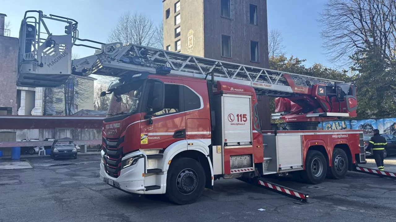 L'autoscala dei vigili del fuoco che raggiunge 42 metri di altezza: com'è fatta