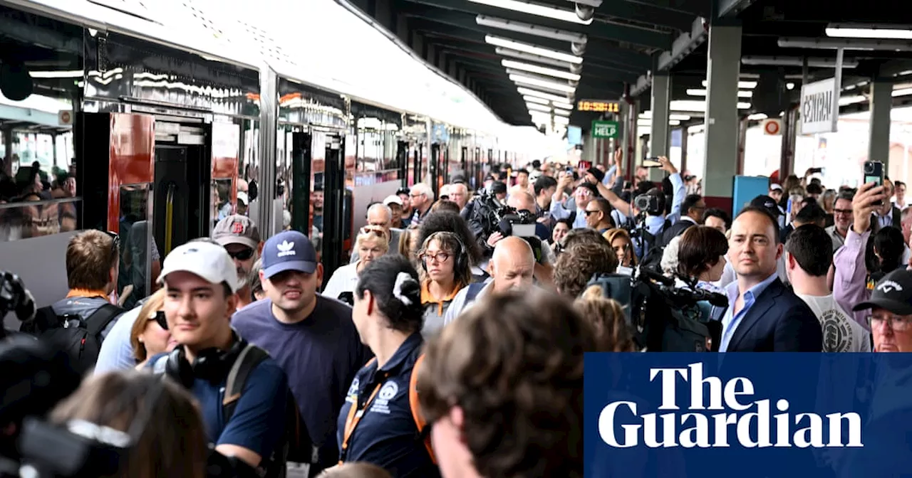 Sydney hit by serious train delays after last-minute court ruling blocks industrial action