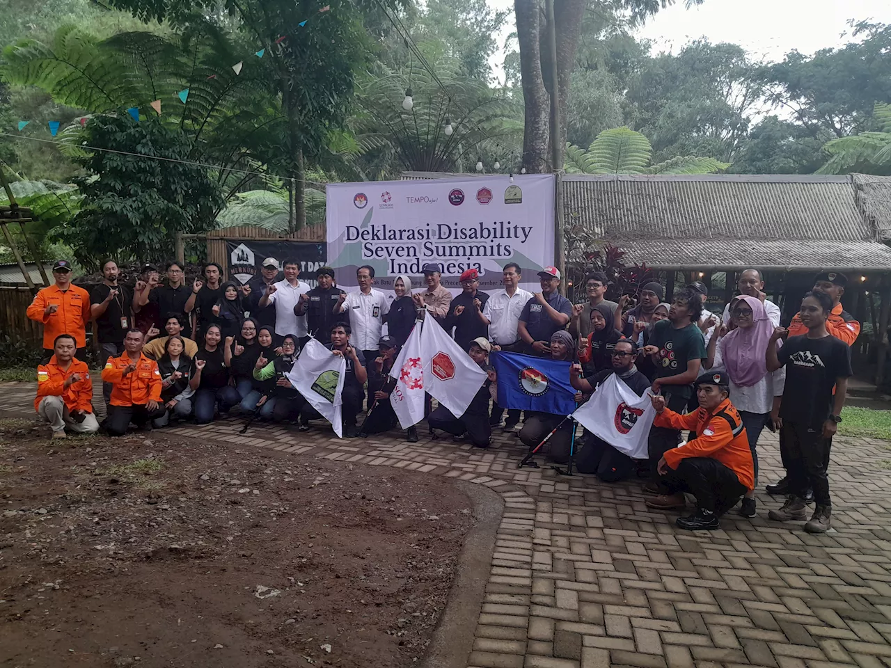 Difabel Memulai ”Seven Summits” dengan Mendaki Kawi