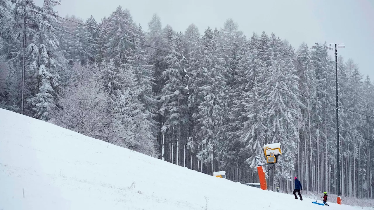  Schneefall dauert an – Meteorologe sagt, wie viel kommt