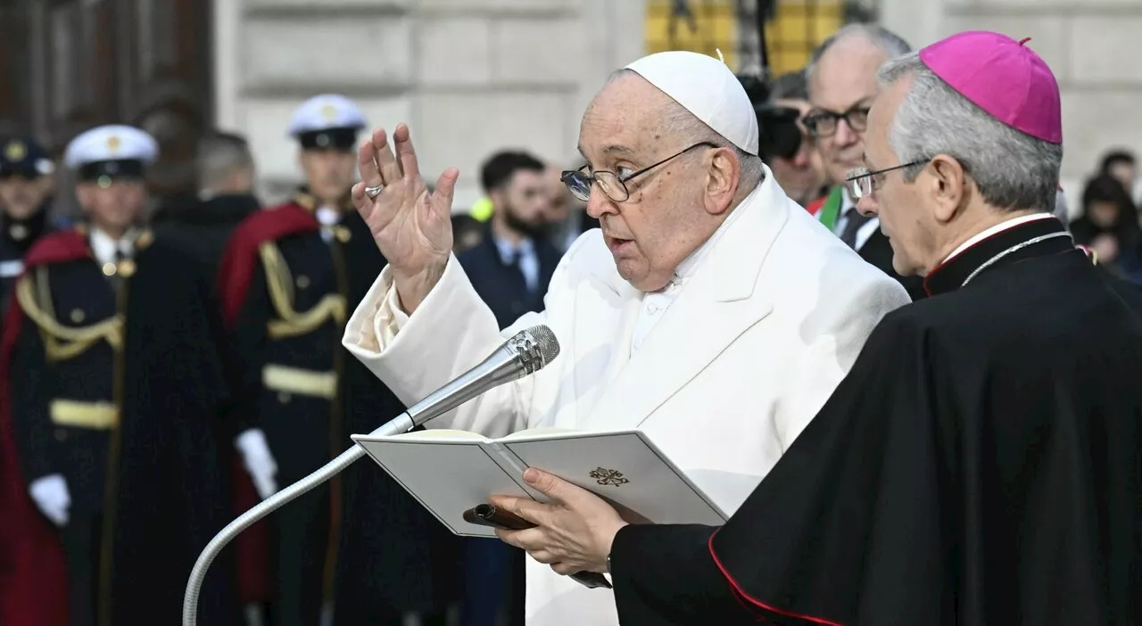 Papa Francesco a piazza di Spagna per l'Immacolata: «I cantieri del Giubileo sono segno che Roma è viva». Atti