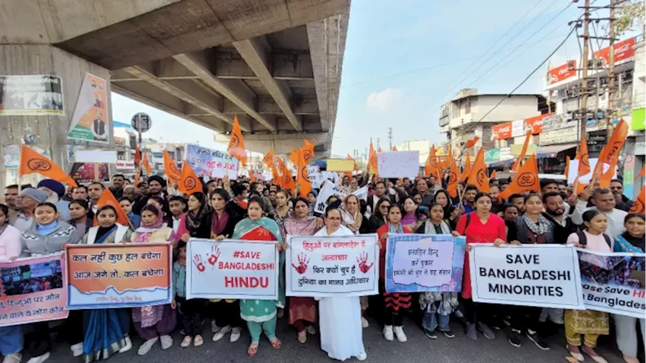 बांग्लादेश में हिंदुओं और मंदिरों पर हमले के खिलाफ देशभर में प्रदर्शन, कोलकाता से कश्मीर तक फूंके यूनुस के पुतले