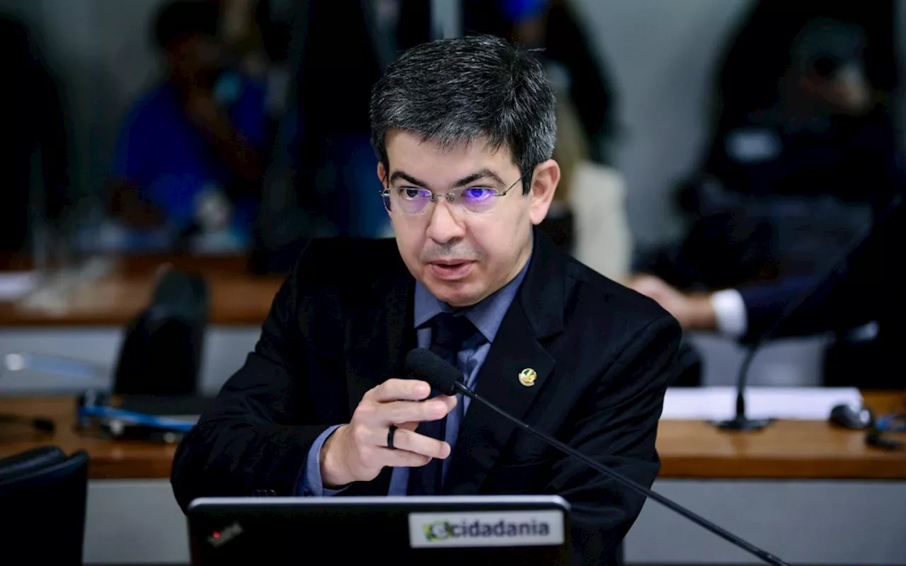 Randolfe diz que governo não pode ser refém 'nem de congressistas nem do mercado financeiro'