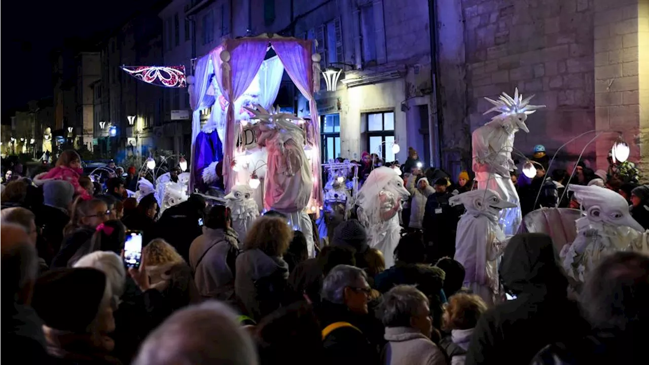 Déambulation, forêt enchantée...Les festivités de Noël illuminent la cité des papes