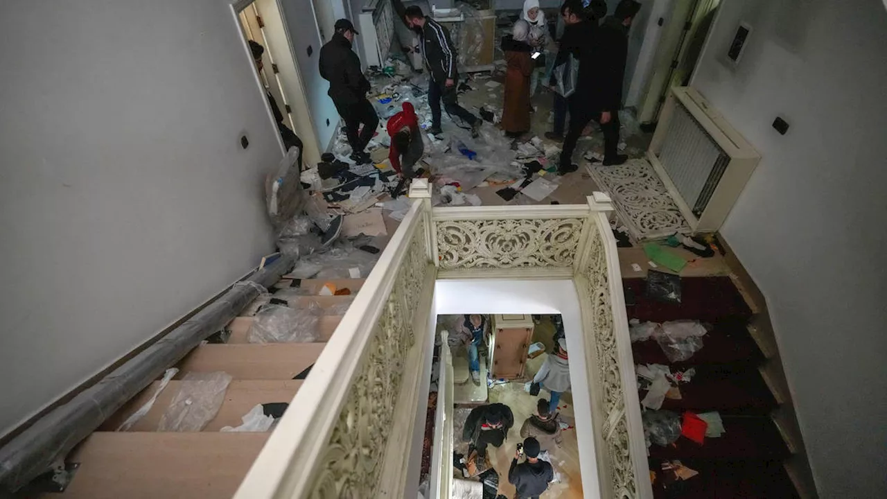 Watch as Syrian looters storm home of ousted President Bashar al Assad