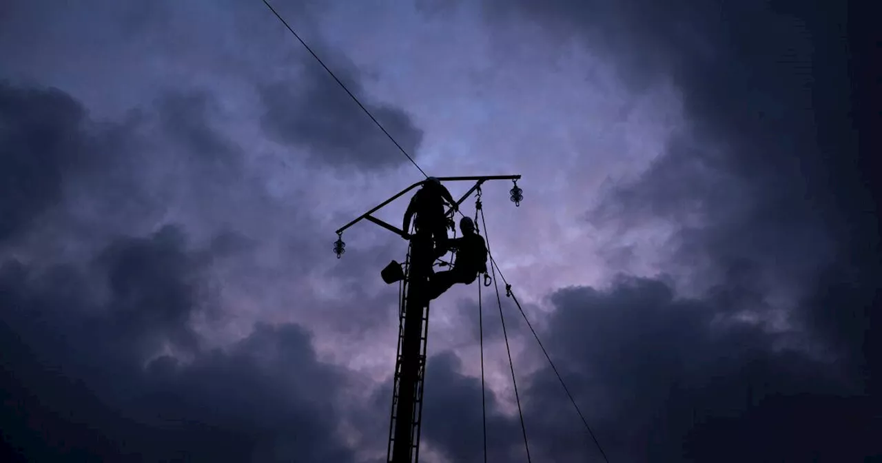 Tempête Darragh : 50 000 foyers sans électricité en Bretagne et Normandie