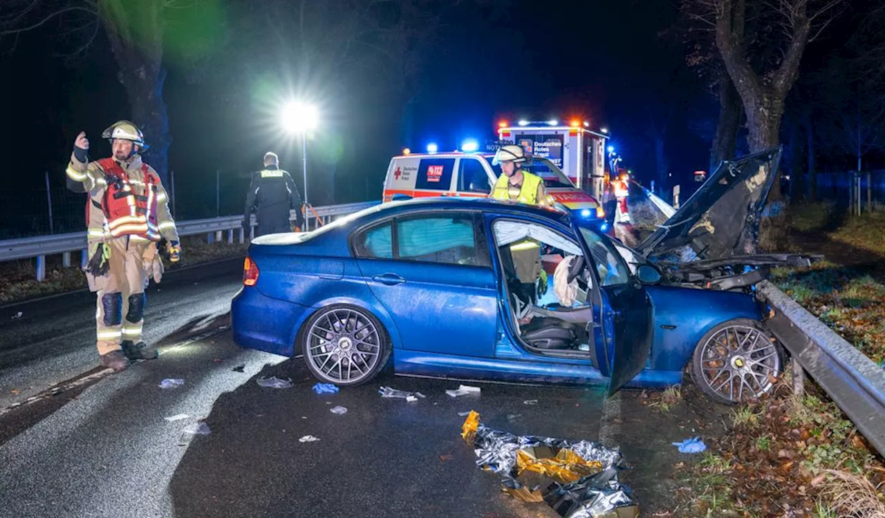 Im Norden: BMW-Fahrer rast gegen Baum – zwei Verletzte