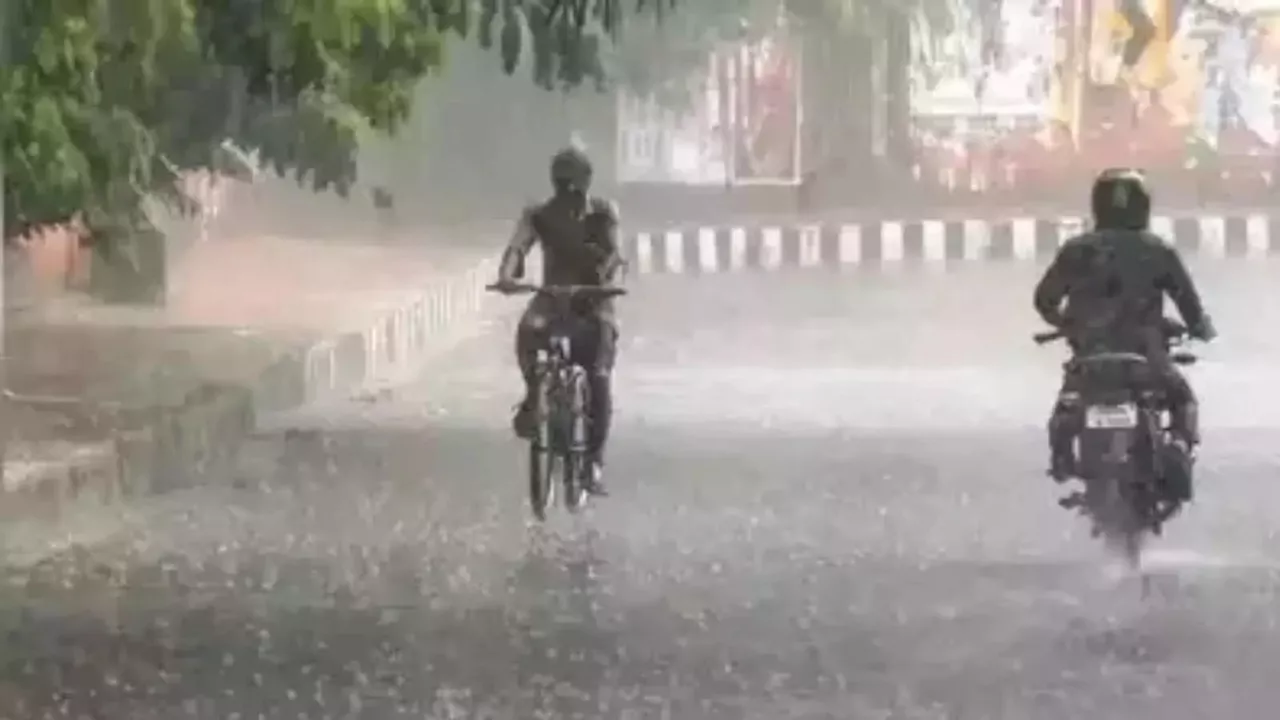 UP Weather: यूपी के कई जिलों में आज होगी बारिश, सुबह के समय बढ़ सकता है कोहरा