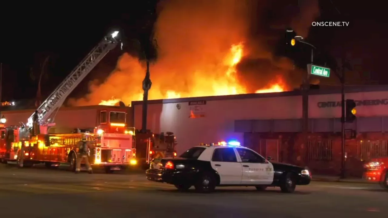 Fire destroys Amazon warehouse in south El Monte