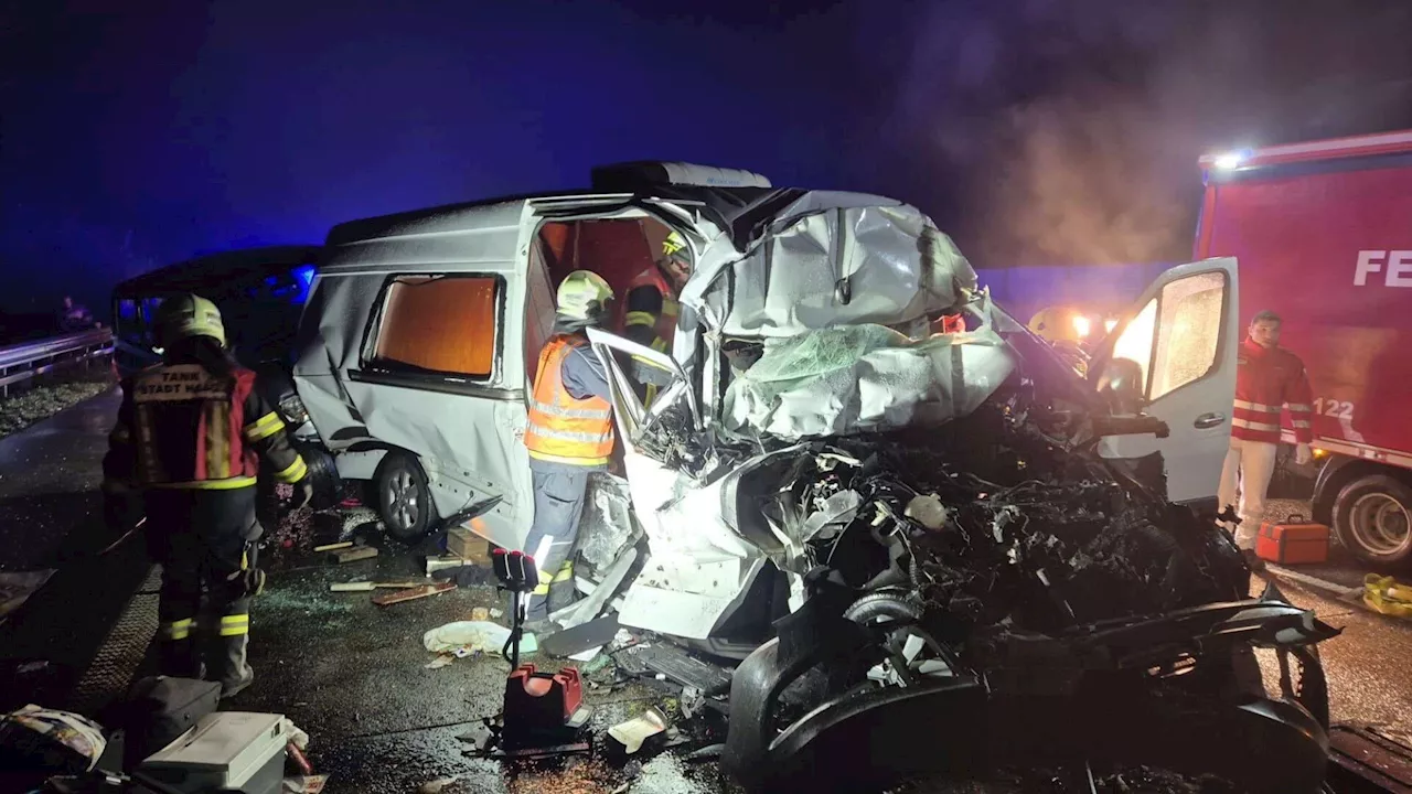 Gleich vier Unfälle auf der A1 bei Haag hielten Einsatzkräfte auf Trab