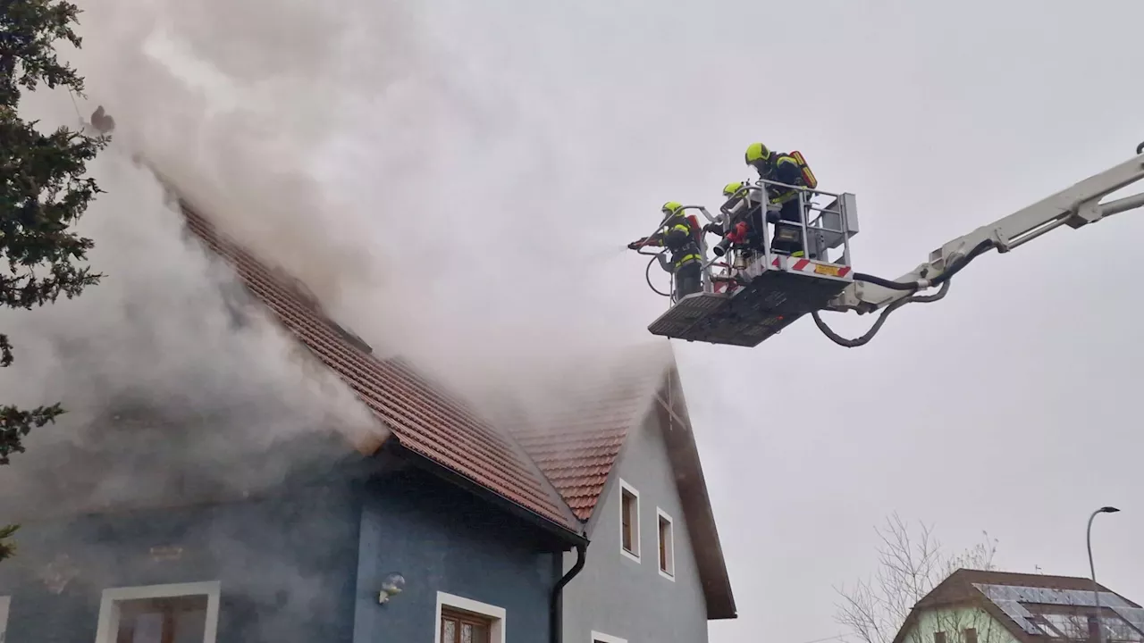 Neun Wehren bei Einfamilienhaus-Brand in Mitterreith im Einsatz