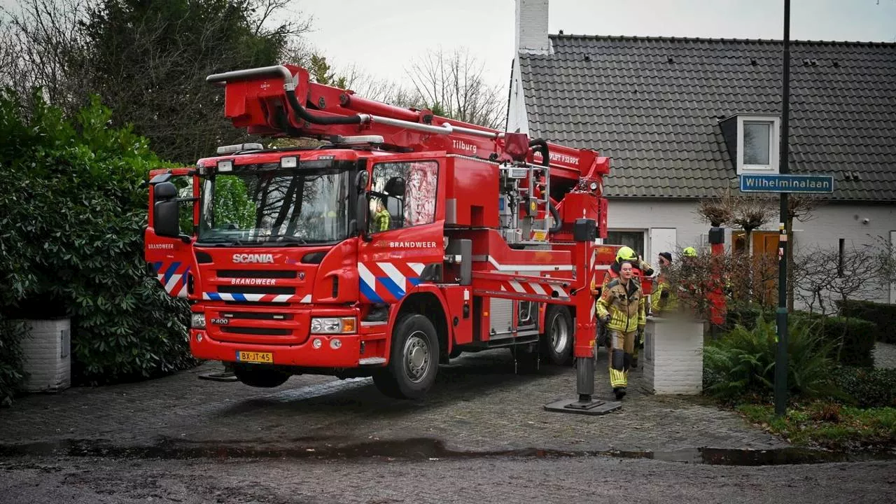 112-nieuws: kap van schoorsteen in brand • auto rijdt in sloot