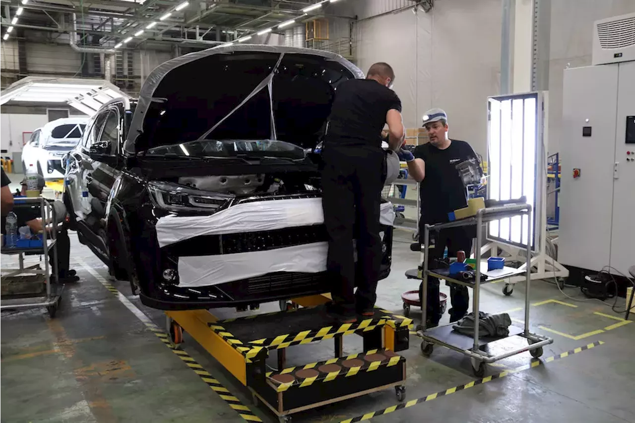 Ebro inicia la actividad en la antigua Nissan de la Zona Franca con más de 300 trabajadores pendientes de...