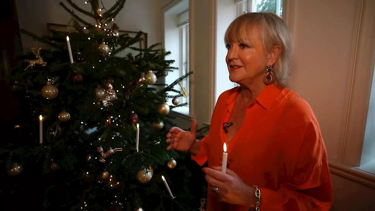 Ulla Kock am Brink macht uns unterm Weihnachtsbaum ein Geständnis