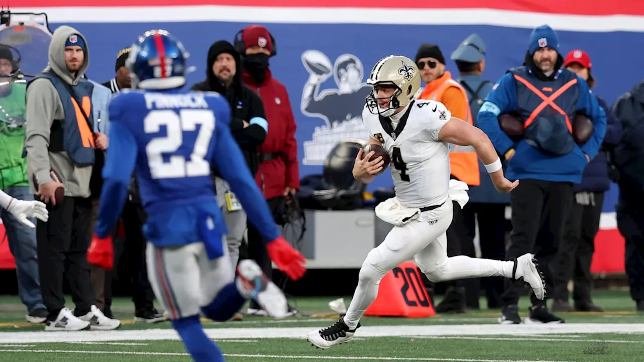 Derek Carr Injury Update: Saints QB Feared to Have Fracture In Non-Throwing Hand