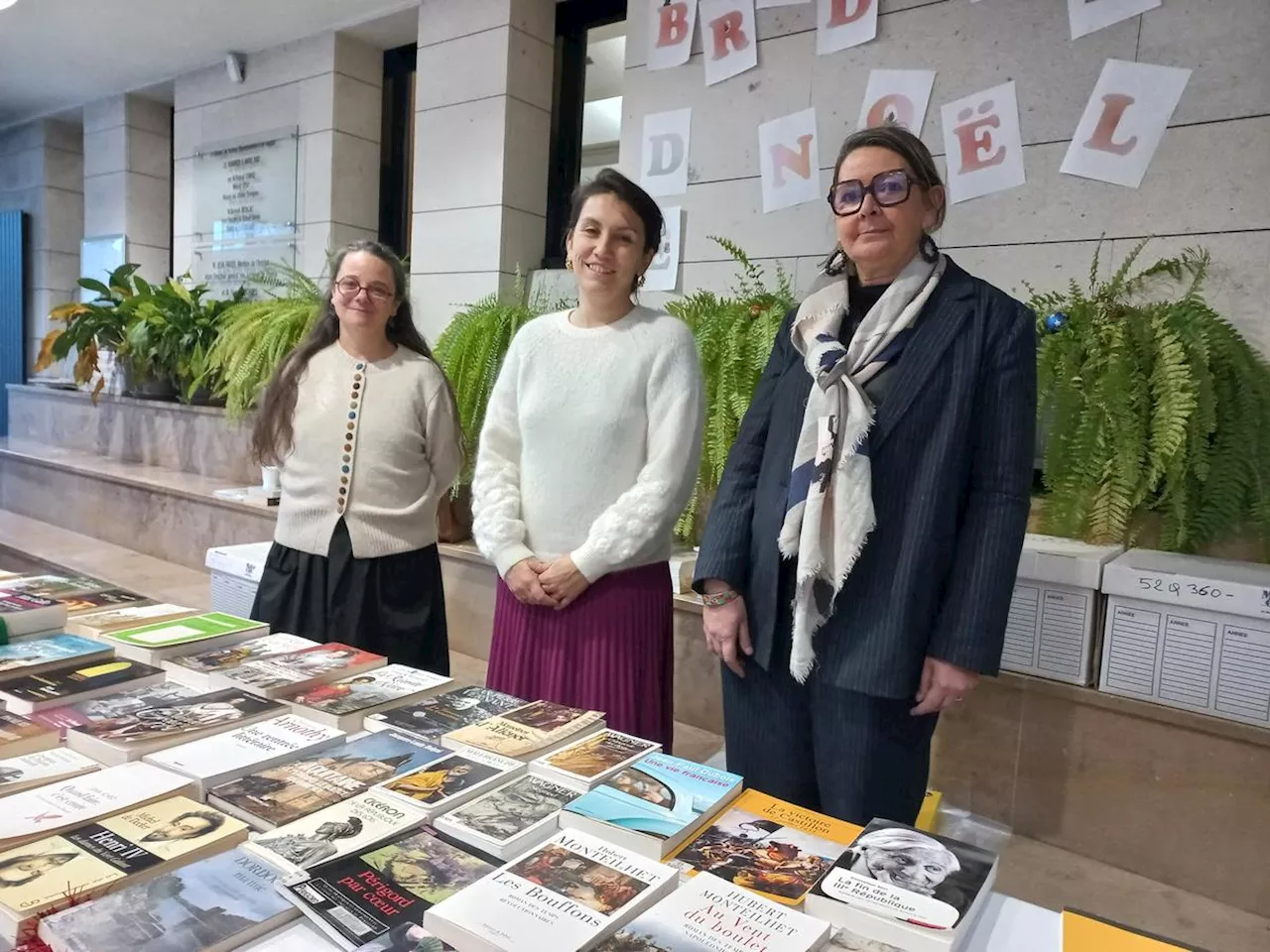 Dordogne : la braderie de Noël des Archives départementales fait un carton