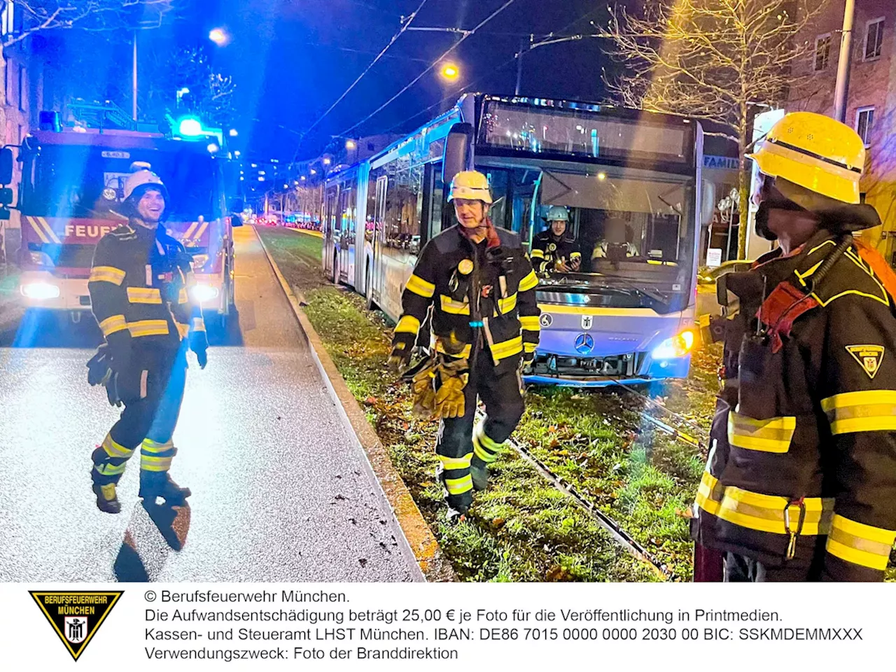 München-Pasing: Bus bleibt auf Landsberger Straße im Gleisbett stecken