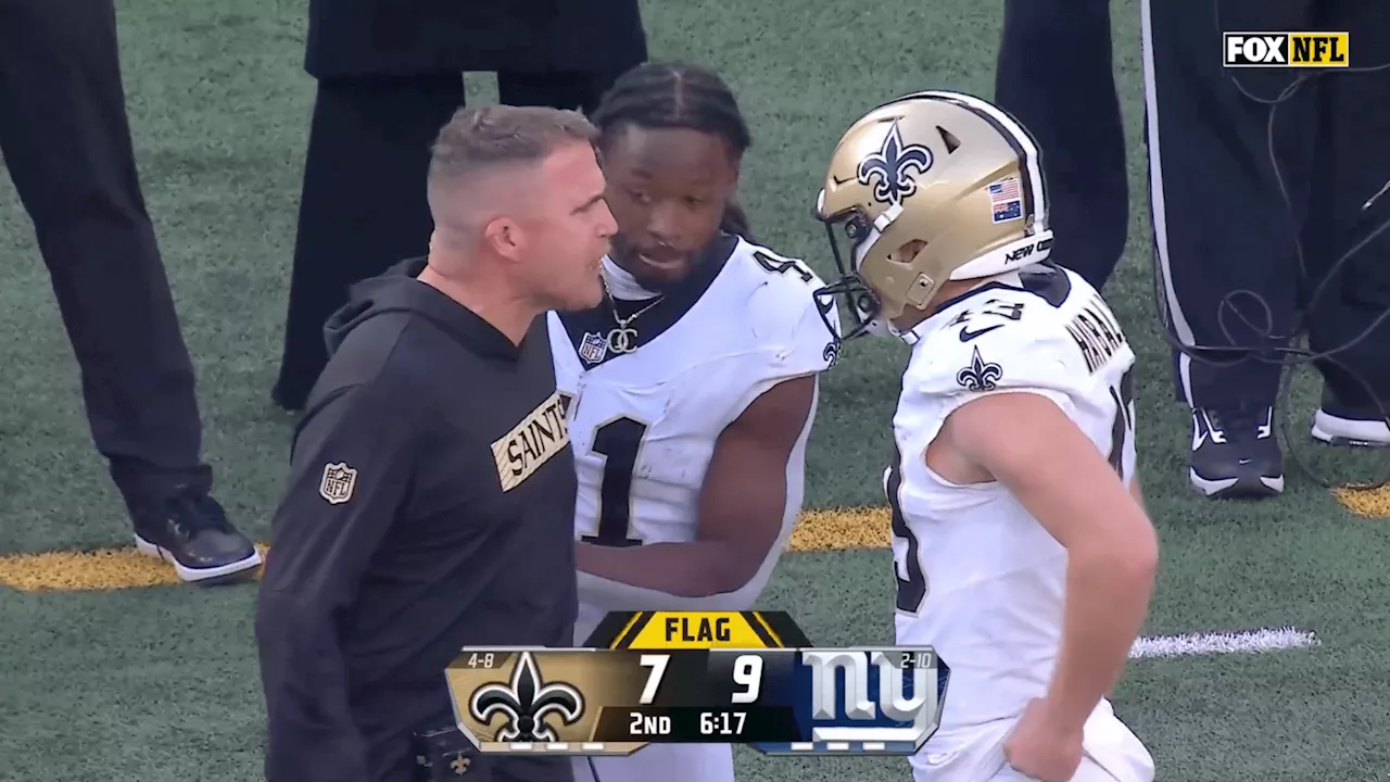 – Alvin Kamara holds back furious interim head coach to protect rookie in sideline clash...