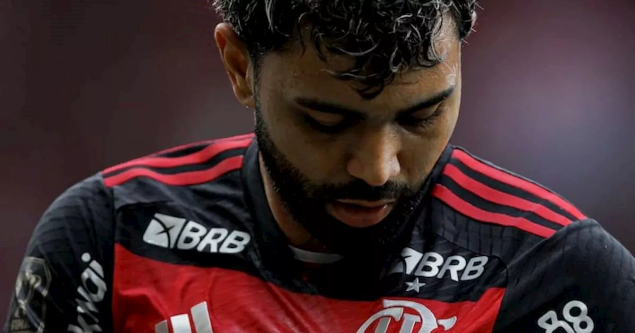 Gabigol se despede do Flamengo com chuteira especial dourada; veja