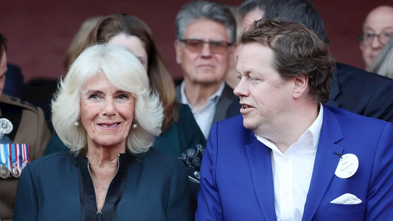 La reine Camilla a imploré son fils Tom de passer Noël avec la famille royale