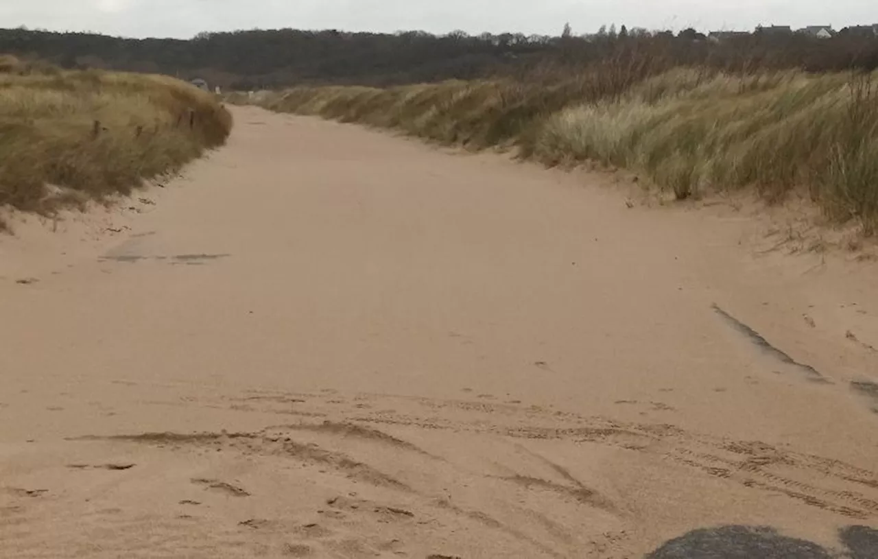 Tempête Darragh : Totalement ensablée, cette route de Bretagne restera fermée plusieurs jours