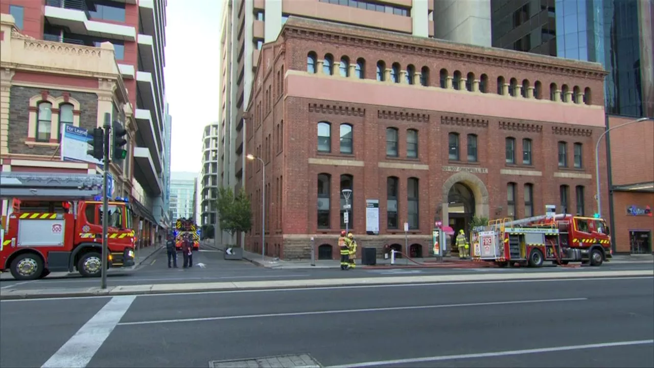 Firefighters battle blaze in Adelaide CBD, exclusion zone set up in heart of the city