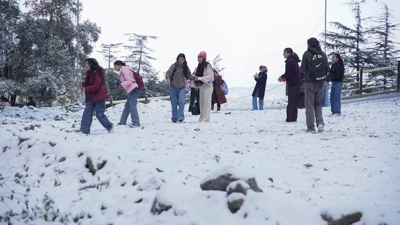 सीजन की पहली बर्फबारी में ही बंद हुई हिमाचल प्रदेश की 87 सड़कें, IMD ने जारी किया ये अलर्ट