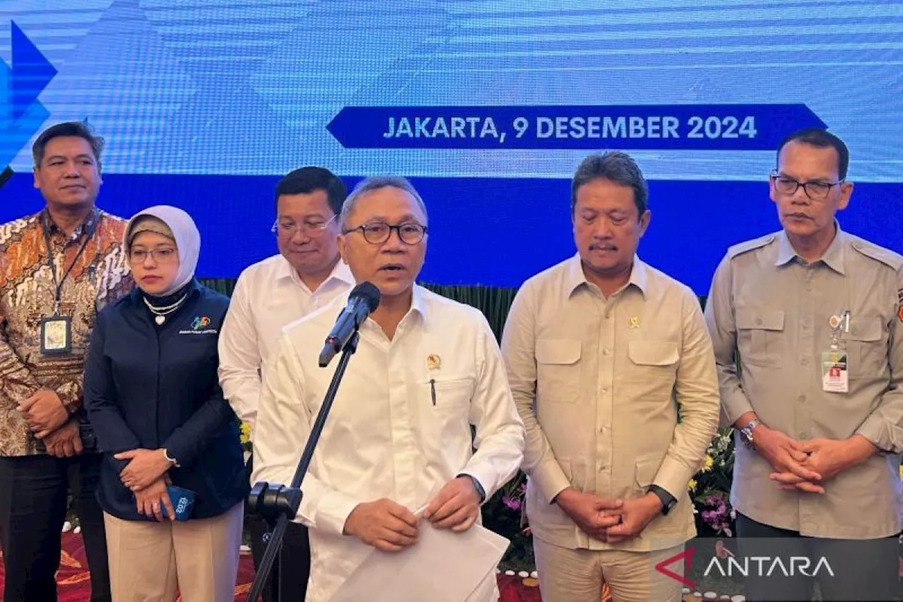 Menko Zulkifli: Indonesia berhenti impor garam hingga gula pada 2025