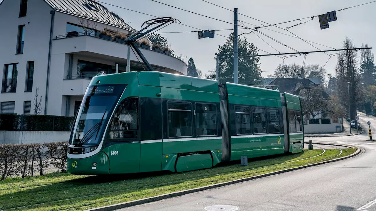 Verletzter Velofahrer nach Unfall in Basel zurückgelassen ++ Mann wollte Frau im Tram Handy klauen