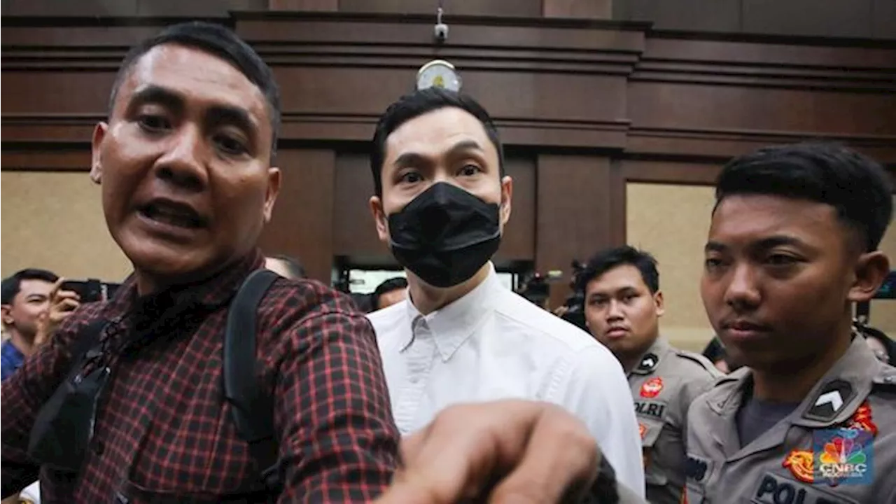 Datang Dengan Kemeja Putih, Harvey Moeis Jalani Sidang Tuntutan