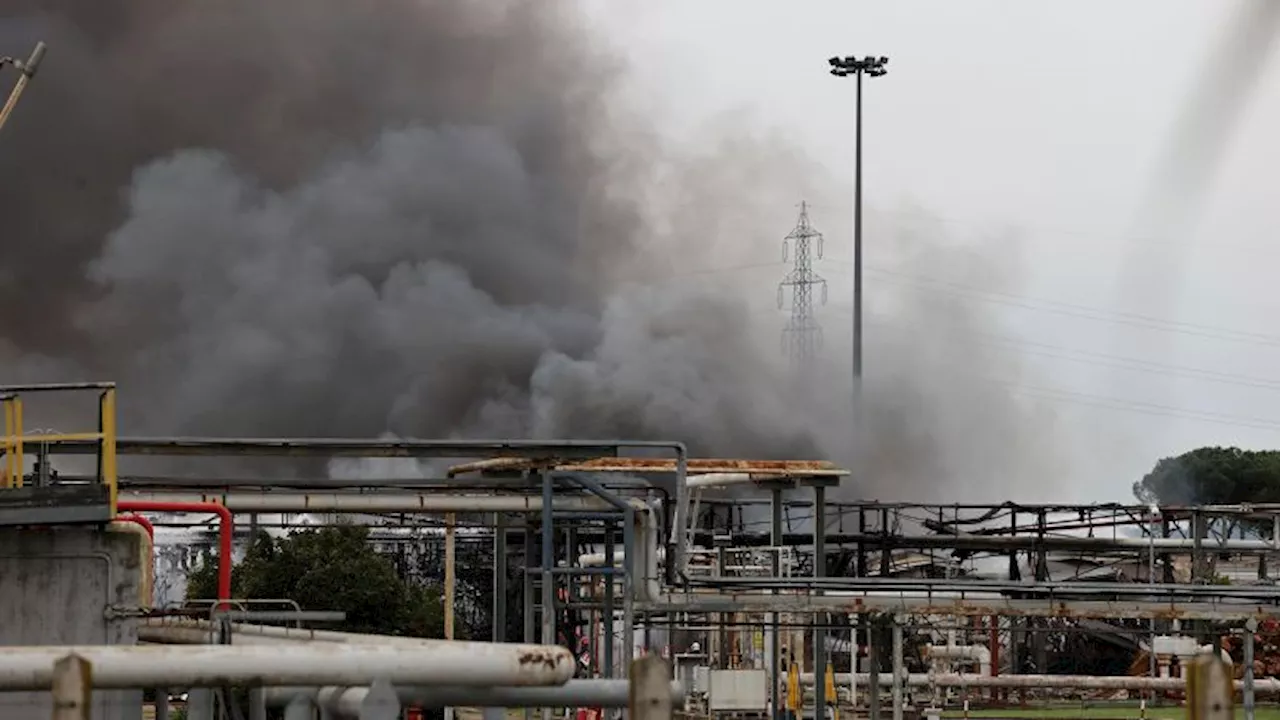 At least two killed and four missing in explosion at Italian gas refinery