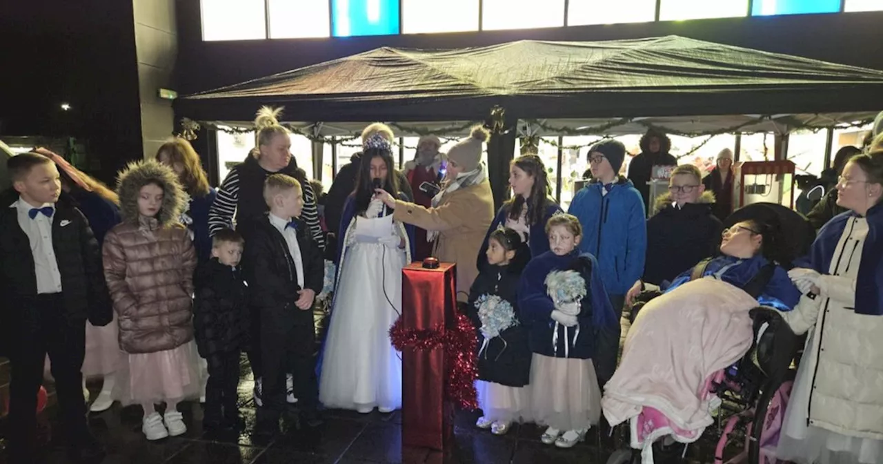 Newmains locals turn out for switching on of village’s new Christmas lights