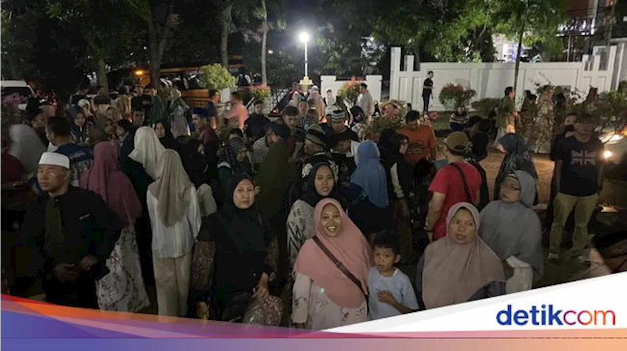 Cerita Bakul Pecel Umrah Bareng Anaknya Driver Ojol: Saldo Nol-Ikhtiar Kenceng