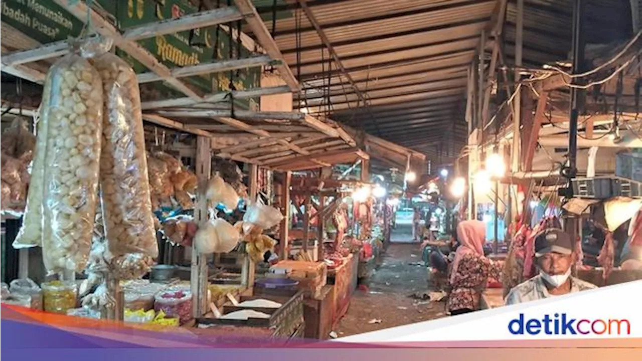 Pengunjung Pasar Tradisional Makin Sepi Sejak Pandemi COVID-19