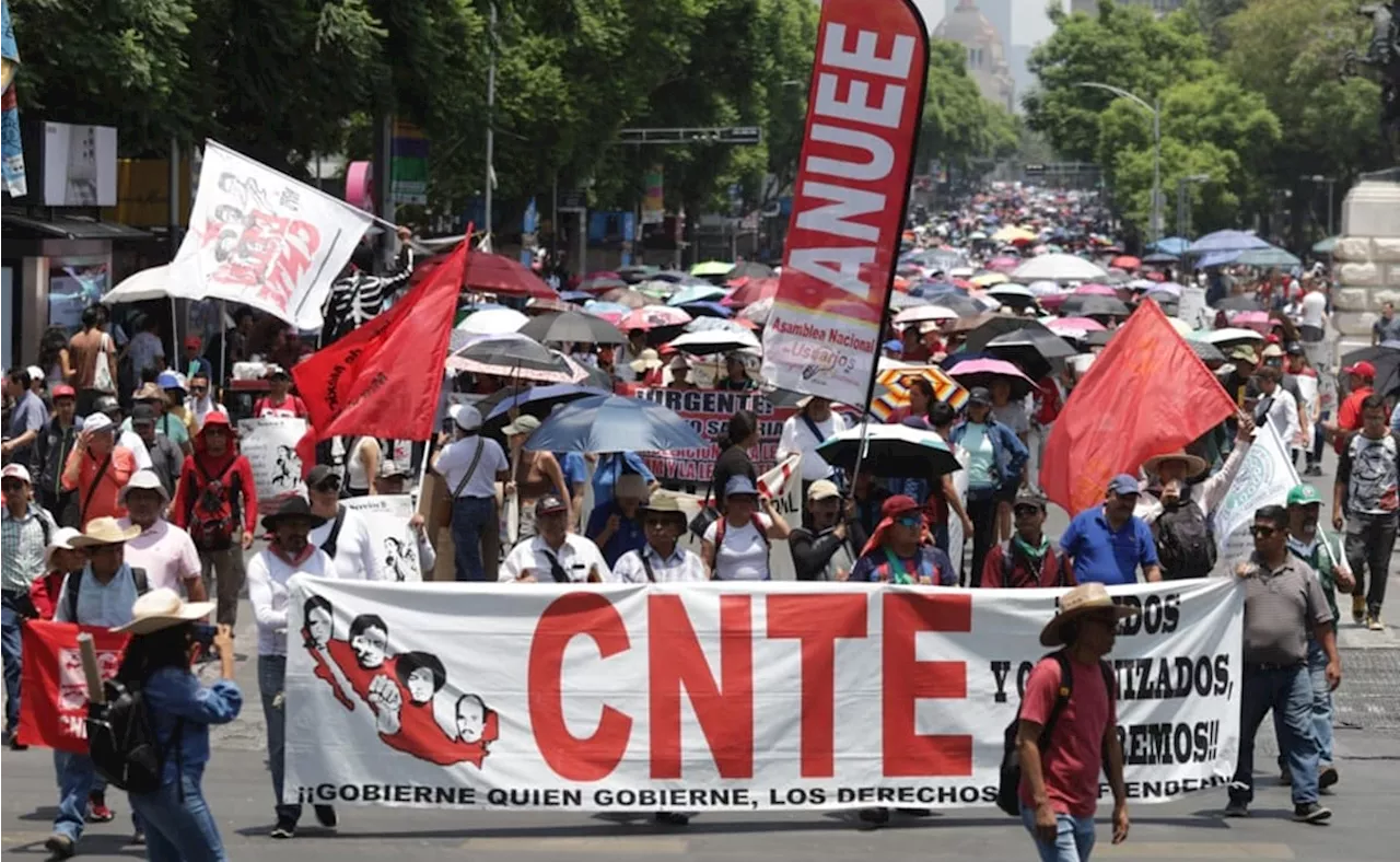 Trabajadores del SNTE marchan en Chiapas; piden abrogar la reforma educativa