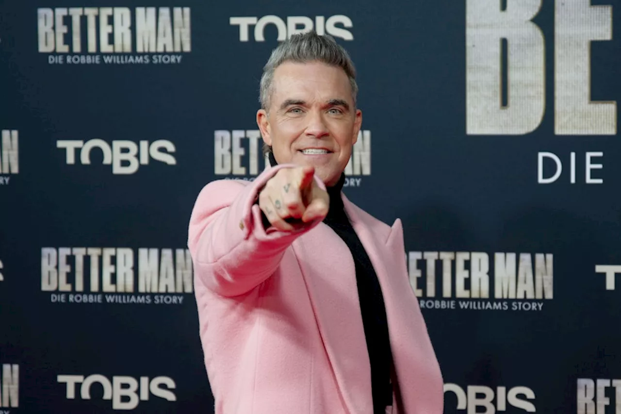 Robbie Williams in Köln: Unfassbar, das kostet der rosa Mantel