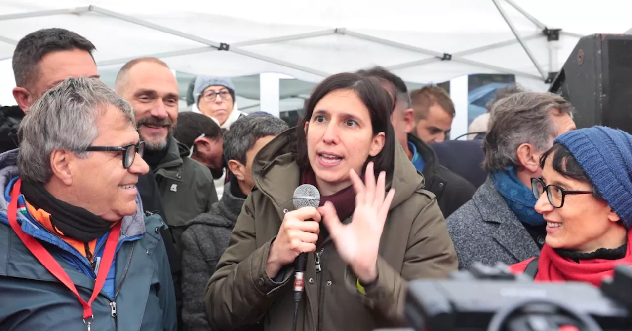 Schlein coi lavoratori Beko a Siena: “Il governo ci sta mentendo, si sta facendo calpestare dalla prima…