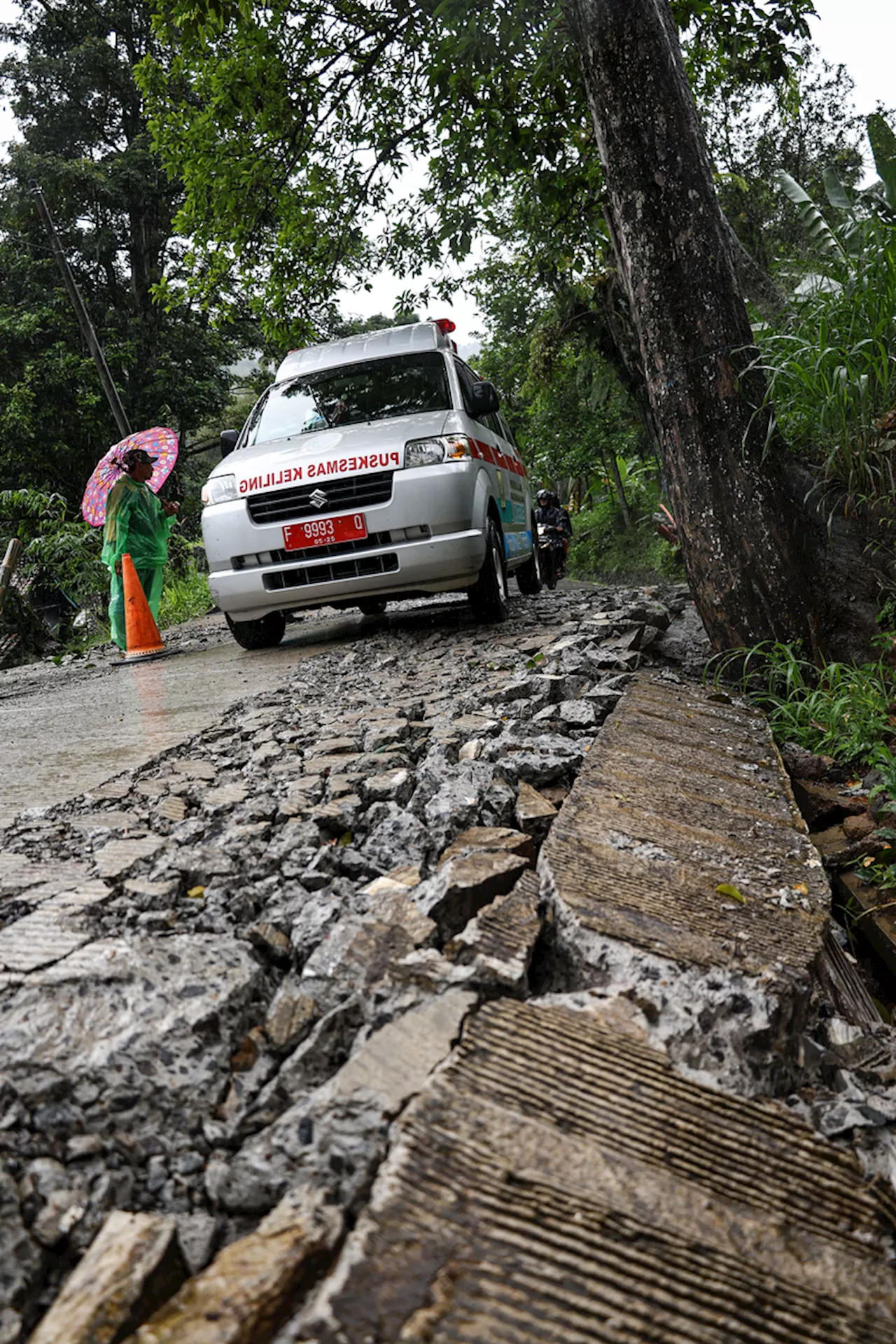 Solidaritas Bersemi dari Kawasan Banjir dan Longsor di Sukabumi