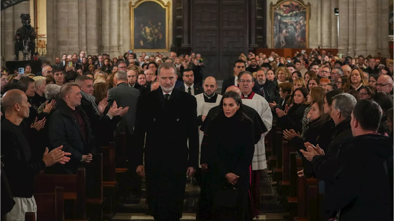 Los reyes, en Valencia: vítores y emoción contenida en el funeral por la DANA