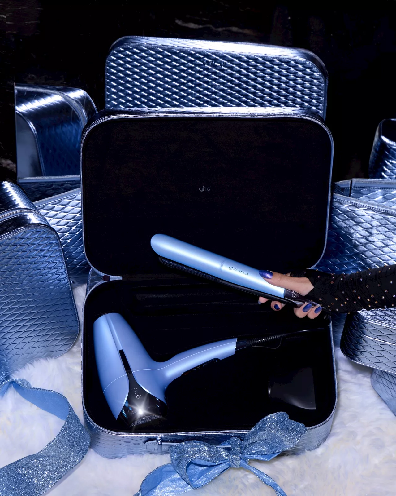 Al via la magia del Natale 2024 con la collezione natalizia Iced Luxe di ghd