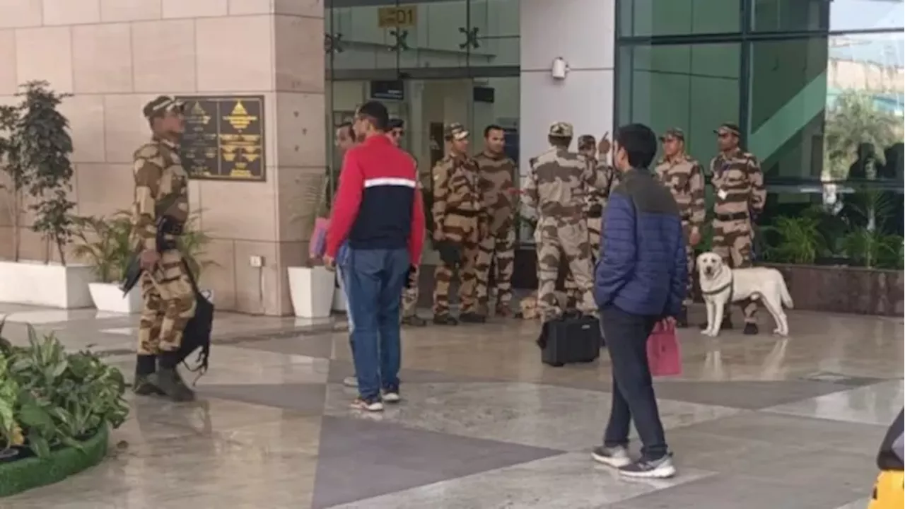 Bomb Threat: देहरादून एयरपोर्ट पर बम की सूचना से हड़कंप, CISF जवानों ने टर्मिनल खाली कराया...मची अफरा-तफरी