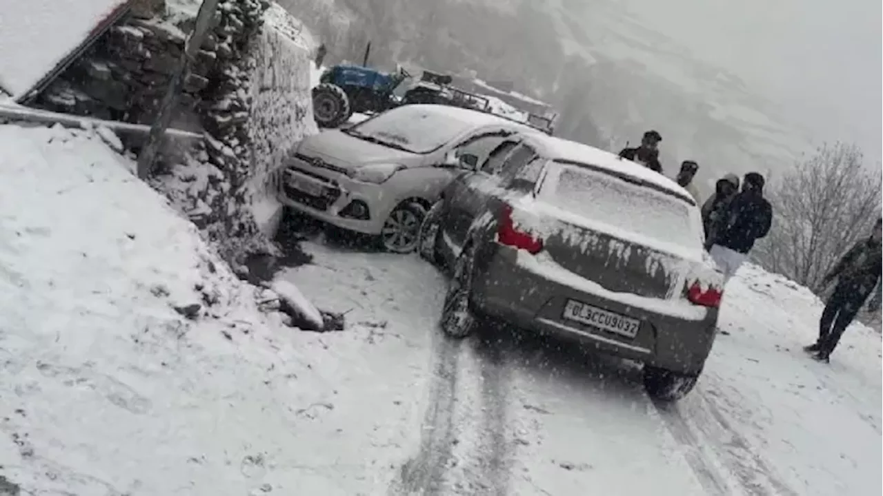 Himachal Weather: हिमाचल में सीजन की पहली बर्फबारी, लाहुल घाटी में कई जगह फंसे पर्यटक; आज भी बारिश की संभावना