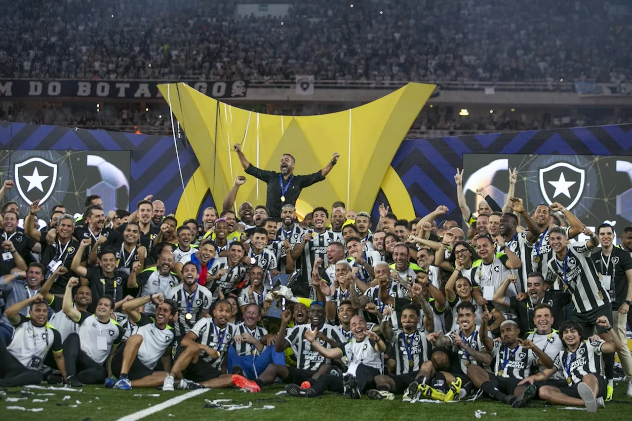 Com cinco jogadores e técnico Artur Jorge, Botafogo domina seleção do prêmio Bola de Prata