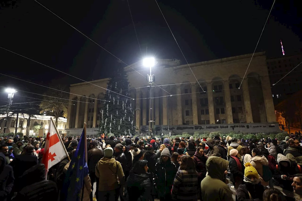 Géorgie: des milliers de manifestants pro-UE réunis pour une 12e nuit