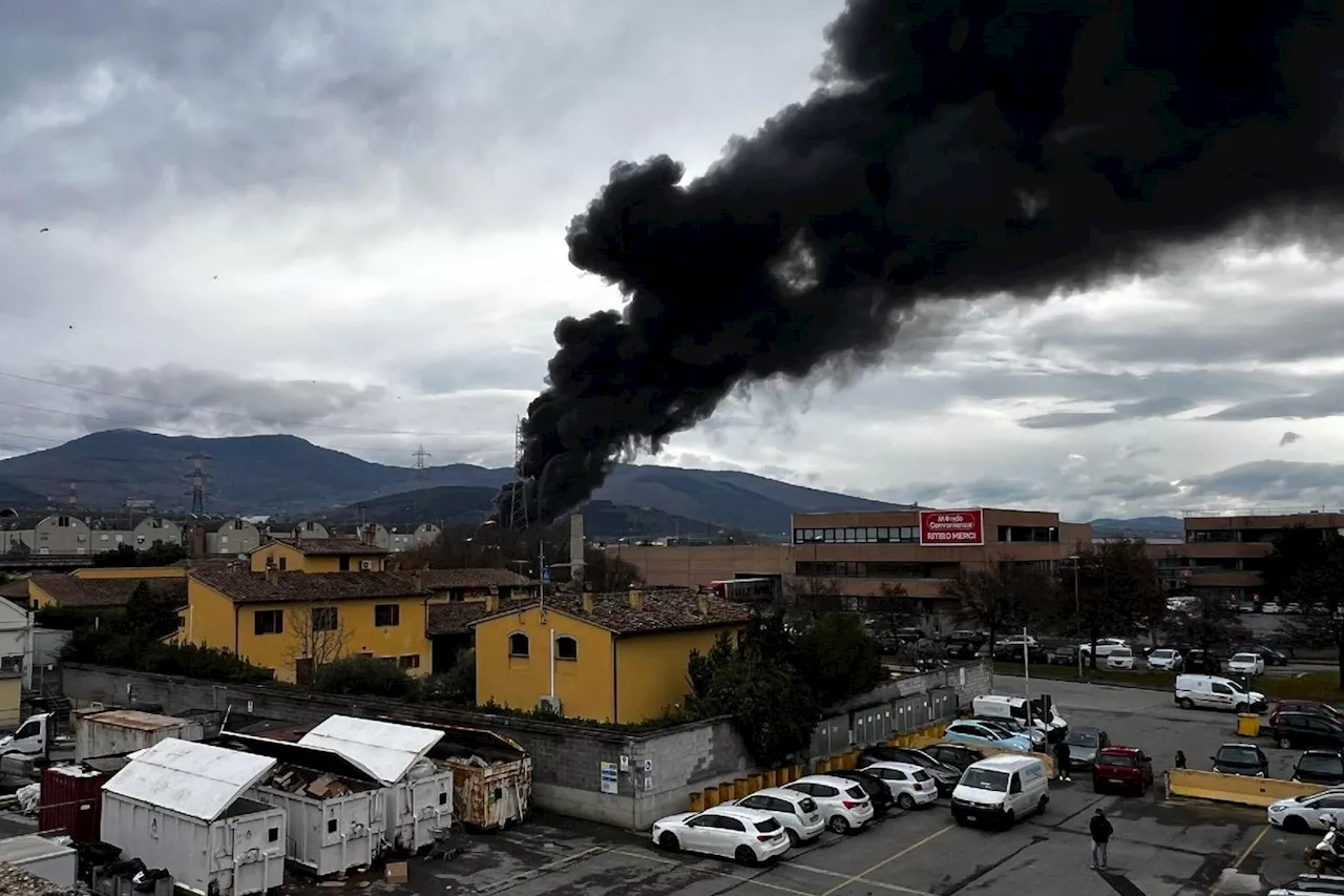 Italie : sept blessés, dont deux graves, dans l'incendie d'un dépôt de carburant